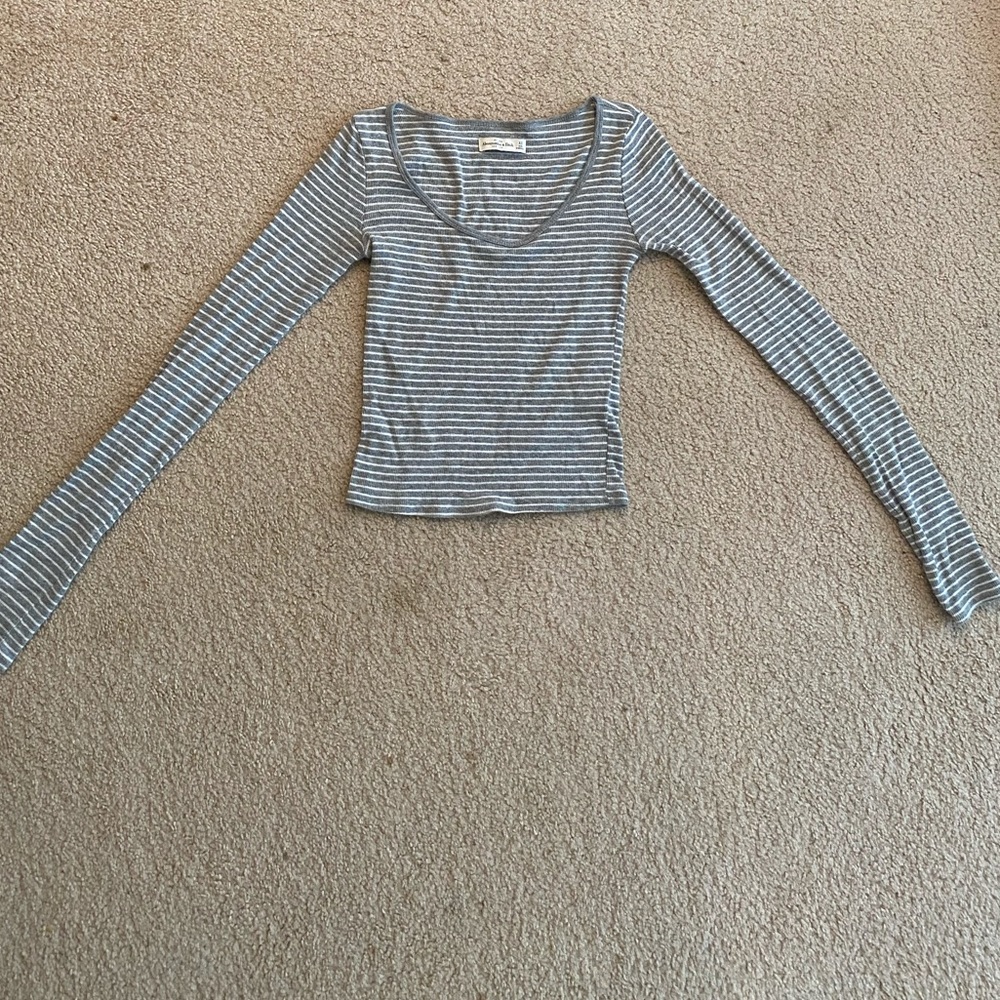 Abercrombie Grey and white striped long sleeve top